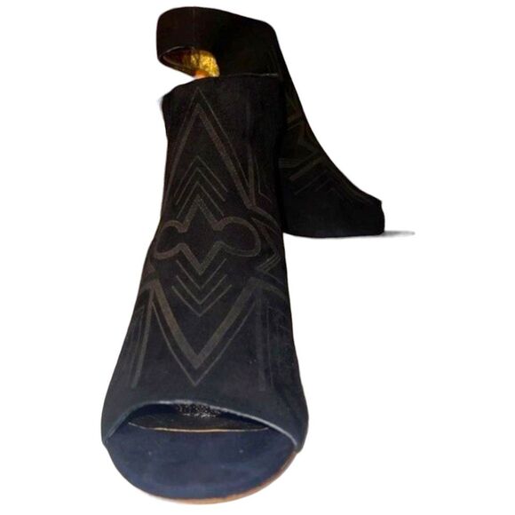 LIKE NEW! Cynthia Vincent Suede Booties​ - Picture 5 of 7